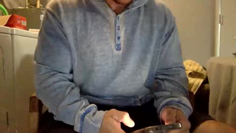 Snapshot of hoodiesahdgoodies chatting on December 16, 2025, 2:11 pm D online show from December 16, 2025, 2:11 pm