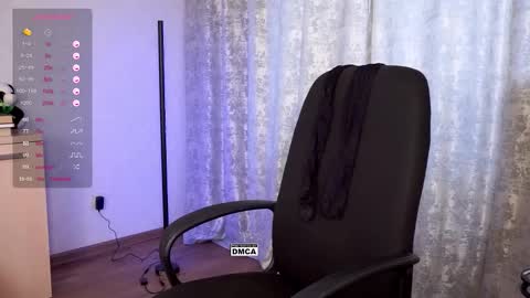 Snapshot of hoot_owl_cb chatting on September 22, 2025, 4:03 am Karina online show from September 22, 2025, 4:03 am