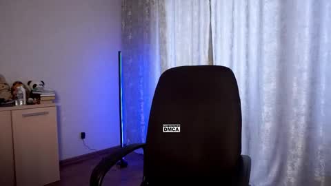 Snapshot of hoot_owl_cb chatting on October 1, 2025, 3:01 am Karina online show from October 1, 2025, 3:01 am