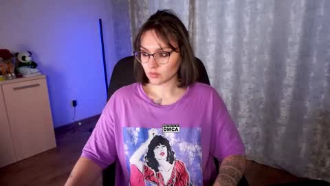 Snapshot of hoot_owl_cb chatting on October 22, 2025, 3:07 am Karina online show from October 22, 2025, 3:07 am