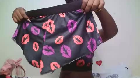 cutiey online show from April 19, 2026, 8:55 pm