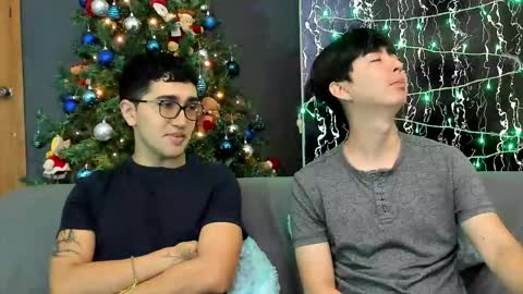 Snapshot of horny_twinks_guys chatting on December 17, 2025, 3:07 pm Alex and Camilo online show from December 17, 2025, 3:07 pm
