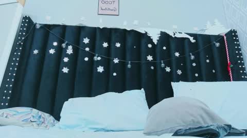 Khloe  online show from December 15, 2025, 12:15 am