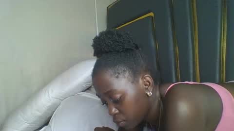 Bella online show from November 18, 2025, 8:08 am