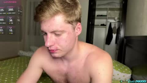Snapshot of hornyblondieboyy chatting on June 5, 2026, 10:04 pm Max online show from June 5, 2026, 10:04 pm