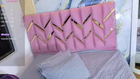 Valentina  online show from September 17, 2025, 12:29 pm