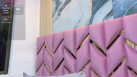 Valentina  online show from September 30, 2025, 12:32 pm