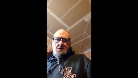 hoss1973_3 online show from December 3, 2025, 7:01 pm