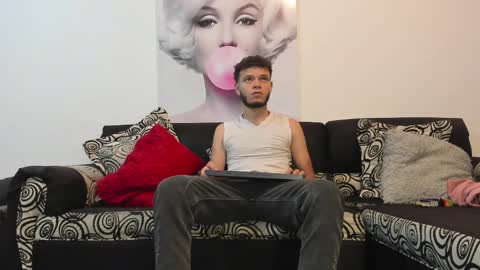 hot bad boy69 online show from September 25, 2025, 7:39 pm