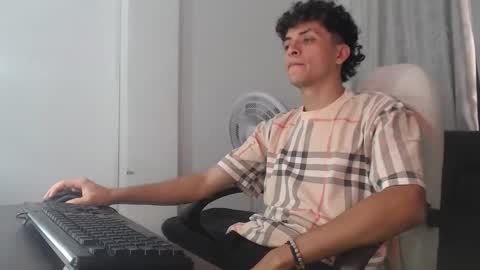 Salomon online show from January 13, 2026, 6:46 pm