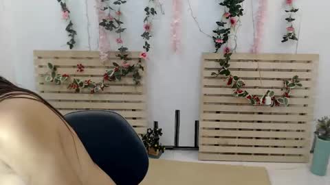 hot_chelly online show from April 8, 2026, 11:27 pm