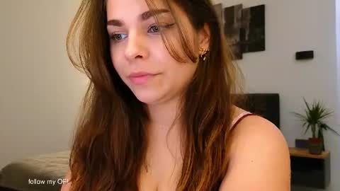 Snapshot of hot_chill__ chatting on June 16, 2026, 5:59 pm LiluCaroline online show from June 16, 2026, 5:59 pm