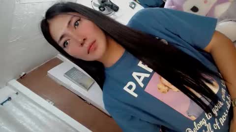 its me CLAUDIA online show from April 11, 2026, 1:59 pm