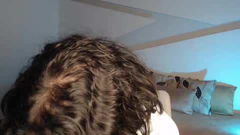 Alana online show from October 3, 2025, 9:34 pm