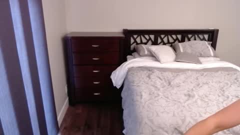 Rose Redwood online show from February 15, 2026, 11:12 pm