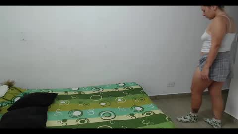 Mia online show from February 11, 2025, 3:51 pm