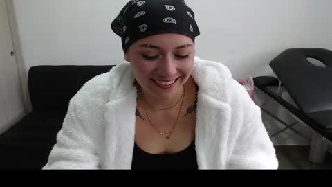 Mia online show from March 5, 2025, 6:12 pm