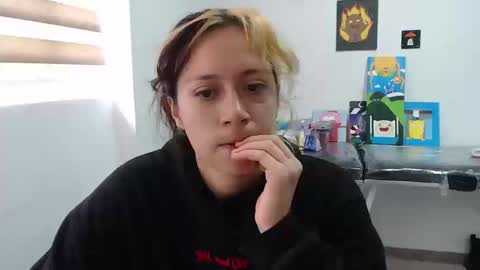 Mia online show from September 17, 2025, 3:24 pm