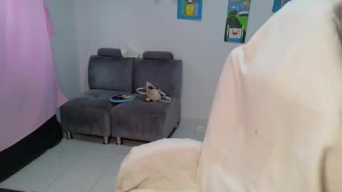 Mia online show from February 25, 2026, 7:12 pm