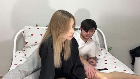 Sara and Sam online show from December 19, 2025, 1:40 pm