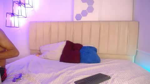 hot_people1 online show from November 14, 2025, 3:16 am