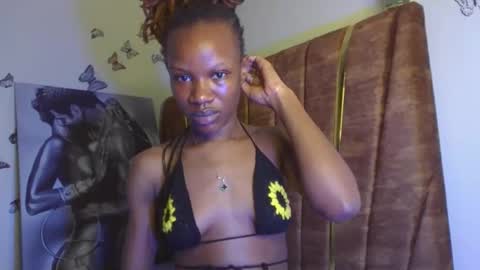 hot petite100 online show from October 25, 2025, 9:53 pm