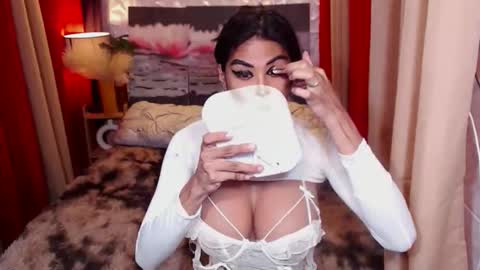 Julli Anna online show from November 8, 2025, 10:04 am