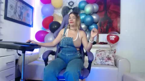 Snapshot of hot_sexy_bunny chatting on November 22, 2025, 1:54 pm hot sexy bunny online show from November 22, 2025, 1:54 pm