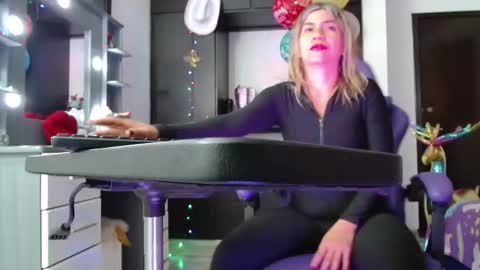 Snapshot of hot_sexy_bunny chatting on December 18, 2025, 2:12 pm hot sexy bunny online show from December 18, 2025, 2:12 pm