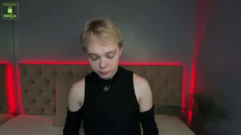 Snapshot of hot_twinkboy chatting on February 14, 2025, 10:07 am hot_twinkboy online show from February 14, 2025, 10:07 am