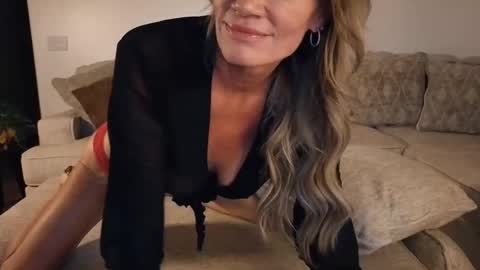 Snapshot of hot_wife_amber chatting on February 28, 2026, 3:07 am Hot Wife hotwife sexy new milf highclass brunette bigboobs natural mature online show from February 28, 2026, 3:07 am