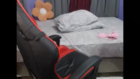 hotasian_pinky online show from March 25, 2026, 1:06 pm