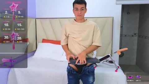 hotboy21_ online show from October 1, 2025, 4:07 am