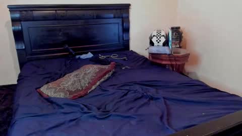 Yikes online show from October 30, 2025, 12:45 am