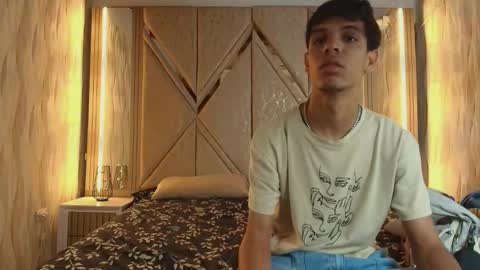 hotcouple_222 online show from February 9, 2026, 7:23 am