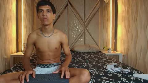 hotcouple_222 online show from February 15, 2026, 7:51 am