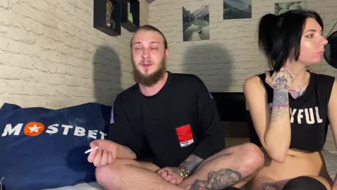 YounHotCouple online show from December 18, 2024, 1:45 pm