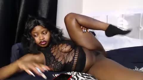 Hotcurvykeisha online show from January 3, 2025, 2:21 am