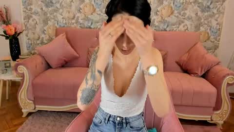 hotfallingdevil online show from February 12, 2025, 8:38 am