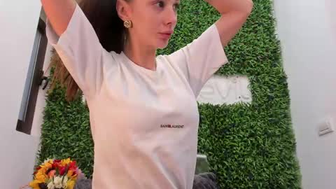 hotfallingdevil online show from April 20, 2026, 4:04 am