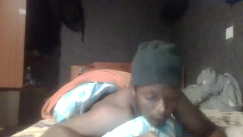 Snapshot of hotguyy001 chatting on February 18, 2025, 5:20 am hotguyy001 online show from February 18, 2025, 5:20 am