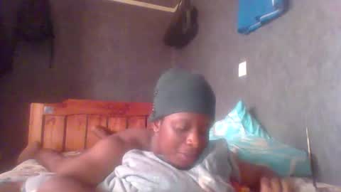 Snapshot of hotguyy001 chatting on February 18, 2025, 1:55 pm hotguyy001 online show from February 18, 2025, 1:55 pm