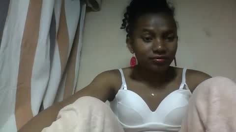 Snapshot of hotiesveronique chatting on September 11, 2025, 6:13 am veronique online show from September 11, 2025, 6:13 am