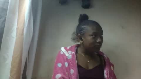 Snapshot of hotiesveronique chatting on September 16, 2025, 5:19 am veronique online show from September 16, 2025, 5:19 am