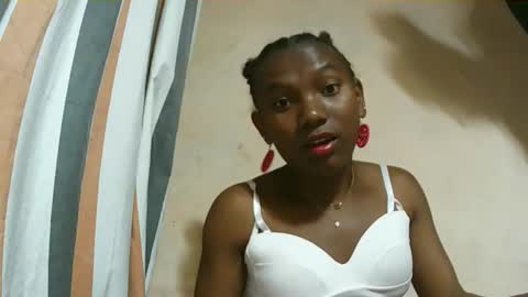 Snapshot of hotiesveronique chatting on September 22, 2025, 12:18 pm veronique online show from September 22, 2025, 12:18 pm