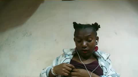 Snapshot of hotiesveronique chatting on September 26, 2025, 8:35 pm veronique online show from September 26, 2025, 8:35 pm