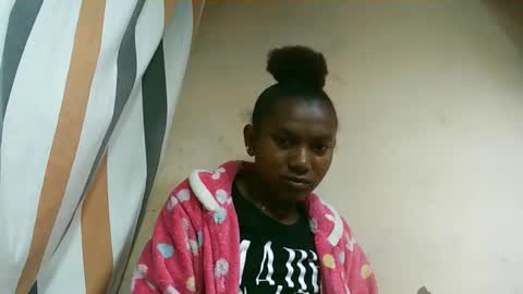 Snapshot of hotiesveronique chatting on October 2, 2025, 6:04 pm veronique online show from October 2, 2025, 6:04 pm