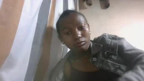 Snapshot of hotiesveronique chatting on October 22, 2025, 4:24 am veronique online show from October 22, 2025, 4:24 am