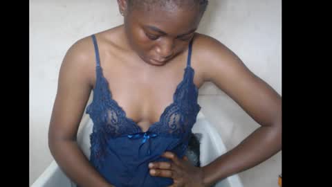 hotjessie0 online show from November 4, 2025, 5:28 am