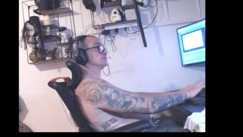 hotkinkytat online show from April 15, 2026, 7:58 pm